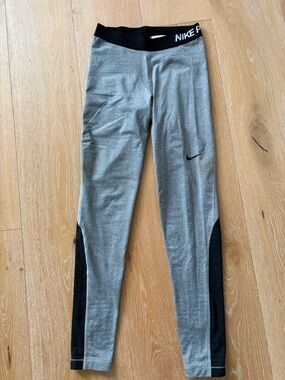 NikePro Gray & Black Leggings S